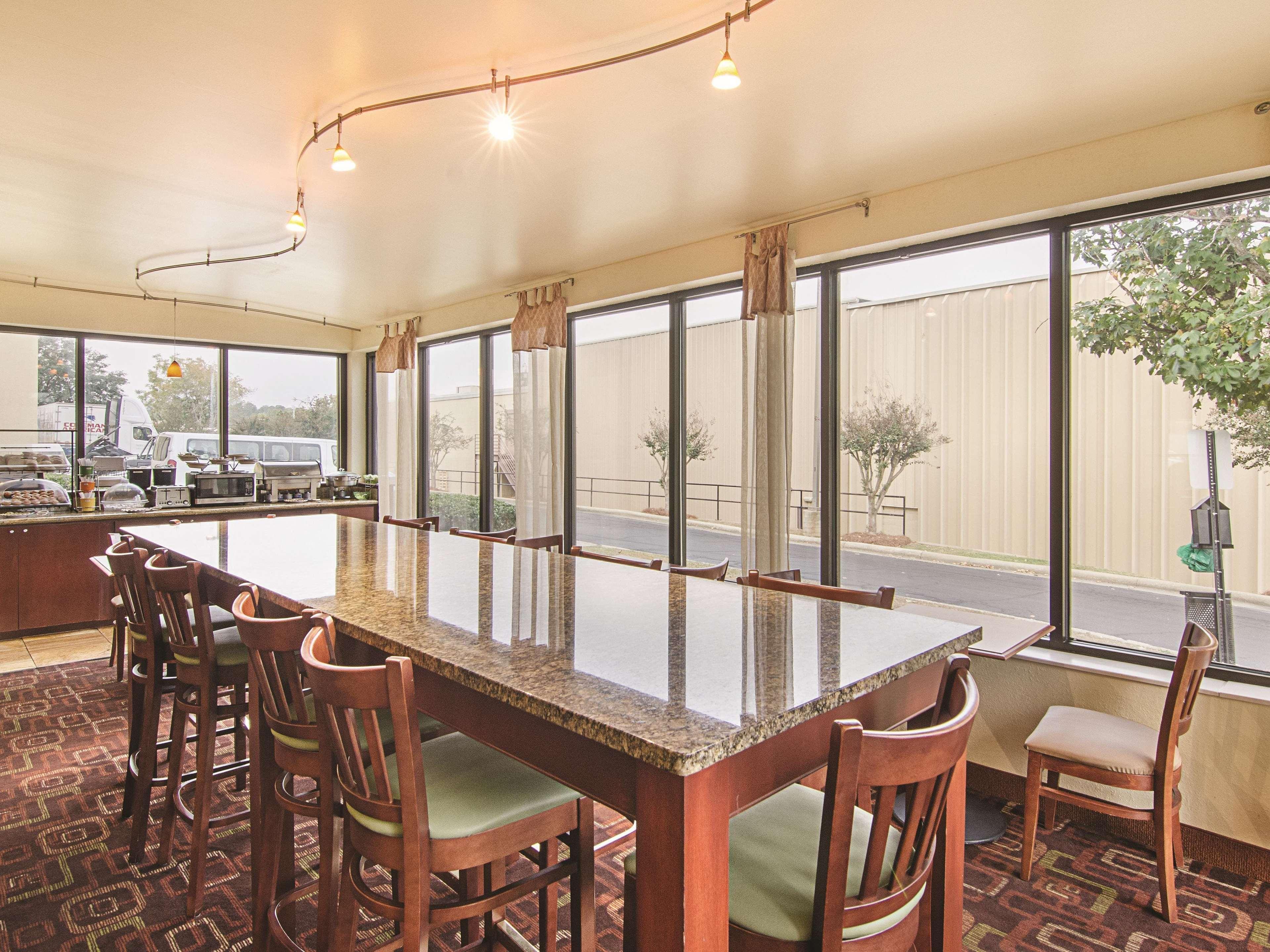 La Quinta Inn & Suites By Wyndham Dothan Exterior foto
